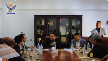 Discuter des aspects de la coordination pour faciliter les procédures douanières au port de Hodeida