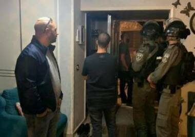 Zionist enemy forces stormed  Al-Quds  governor's house 