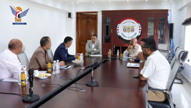 مناقشة جوانب التعاون بين مصلحة الجمارك والخطوط الجوية اليمنية