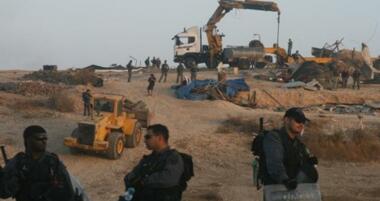 Zionistische Feind zerstört Dorf al-Araqib al-Beduinen zum 210. Mal in Folge