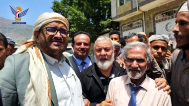 القائم بأعمال محافظ تعز يعلن جاهزية طريق جولة القصر - الكمب