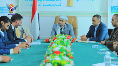 El presidente  Al-Mashat inaugura los proyectos de la Autoridad General para las Familias de los Mártires con una cantidad de siete mil millones de riales .