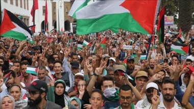Solidaritätsmärsche mit Gaza in Marokko und Forderungen zum Schutz der Palästinenser und zur Verhinderung der Vertreibung