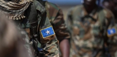 إصابة عدد من المسؤولين الصوماليين في انفجار سيارة بمقديشو