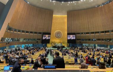 Las delegaciones diplomáticas se retiran de la sala de las Naciones Unidas cuando Netanyahu comienza a pronunciar su discurso.