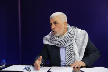 Sinwar : Nous sommes immédiatement prêts à un accord pour échanger nos prisonniers contre des prisonniers de l'ennemi sioniste