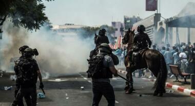 34 Zionist policemen were injured during clashes with demonstrators in Tel Aviv