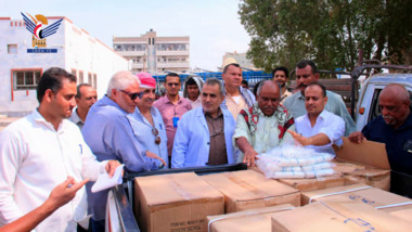 Hodeidah versorgt das Verbrennungszentrum der Al-Thawra Hospital Authority mit einer Menge Medikamente