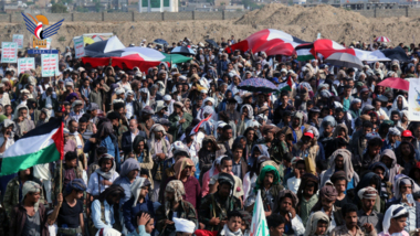 Märsche auf 9 Plätzen in Taiz mit dem Titel „Mit Gaza... Fähigkeiten entwickeln und Operationen eskalieren“