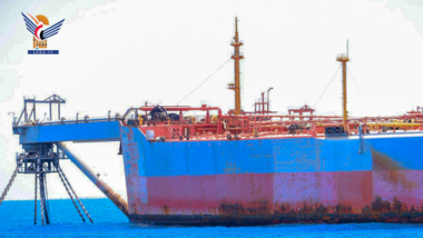 Ein niederländisches Schiff kommt im Hafen von Ras Issa an, um das Safer-Schiff zu retten