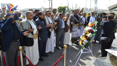 Le président du Conseil de la Choura et son adjoint, Al-Durrah, visitent la tombe du président martyr Al-Sammad