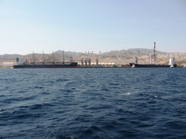 Eilat Port Management plant, die Hälfte des Personals aufgrund der Aktivitäten am Roten Meer im Jemen zu entlassen