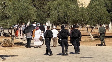 Zionistische Siedler stürmen die Innenhöfe der gesegneten Al-Aqsa-Moschee