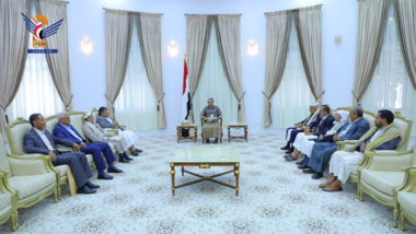 Le président Al-Mashat préside une session du Conseil supérieur de la magistrature