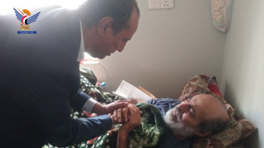 وزير الثقافة والسياحة يطمئن على صحة الممثل المسرحي محمد معيض