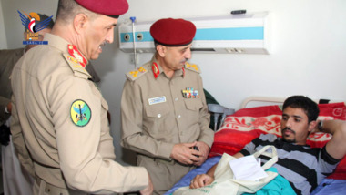 اللواء البزاغي والعميد المنصور يزوران الجرحى بمستشفى الشرطة النموذجي 