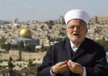 Zionist enemy deports Al-Aqsa preacher for six months