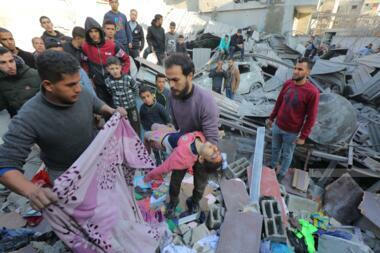 Palästinensische Märtyrer und Verwundete bei zionistischen Luft- und Artillerieangriffen auf den Gazastreifen