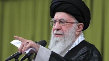 خامنئي: قادرون على الوصول لمواقع أمريكية مهمة في المنطقة