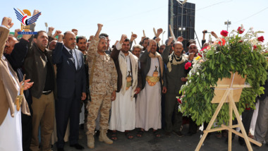 Generalsekretär des Präsidialamts legt Kranz am Grab des Märtyrers, Präsident Al-Sammad, nieder