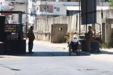 تجدد الاشتباكات في مخيم عين الحلوة للاجئين جنوب لبنان