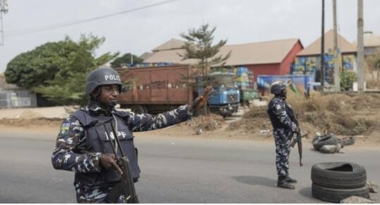 Autoridades nigerianas imponen toque de queda en un estado del noreste tras saqueos generalizados