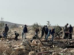 مستوطنون ينصبون سياجا حول مساحات واسعة من أراضي الفلسطينيين في مسافر يطا