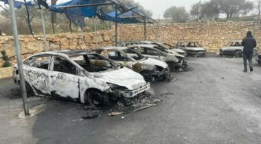 Un joven palestino resultó herido como consecuencia del ataque de los colonos en la aldea de Kisan, al este de Belén.