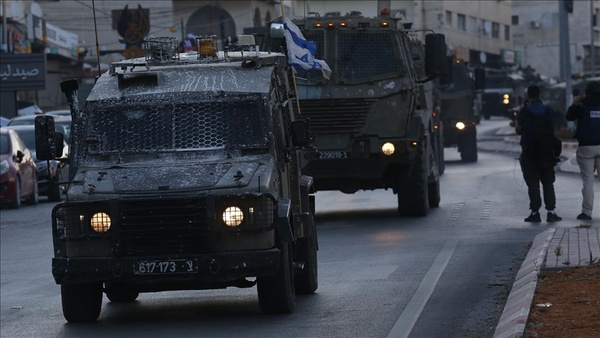 Zionist enemy storms Askar al-Jadid camp east of Nablus, raids shops Zionist enemy storms Askar al-Jadid camp east of Nablus, raids shops