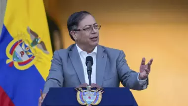الرئيس الكولومبي يدين إرسال مرتزقة للقتال في أوكرانيا
