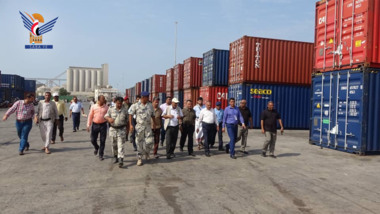 Le ministre des transports inspecte les chantiers du terminal à conteneurs et organise l'entrée des navires et le déchargement des marchandises