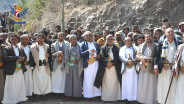 Mohammad Al-Houthi überwacht Ende eines Rachefeldzugs zwischen der Familie Al-Shaghdari in Taiz und der Familie Al-Mahmoudi in Al-Dhale'