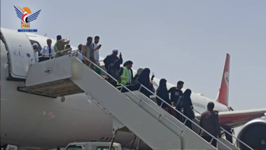  Le troisième vol arrive de Jordanie à l'aéroport international de Sana'a