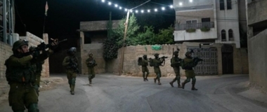 العدو الصهيوني يعتقل سبعة فلسطينيين بينهم امراة في الضفة المحتلة