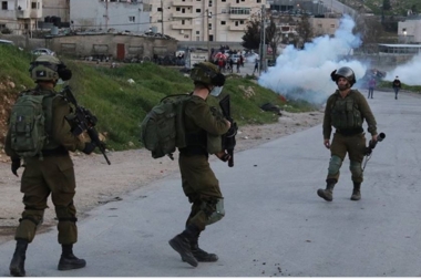 Palestinian injured by Zionist enemy bullets