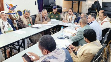 Discussing performance reports of executive offices in Sana’a