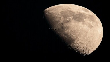 علماء الصين يأملون جمع تربة عمرها مليارات السنين من القمر