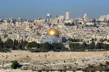محافظة القدس تحذر من 