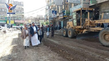 Prüfung der Fortschritte am Restaurierungs- und Asphaltierungsprojekt der Al-Kahraba-Straße in der alten Stadt von Sana'a