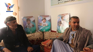Al-Madani visita a varias familias de mártires en la Dirección de Al-Thawra en lacapital sanaa
