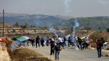 Cases of suffocation as Enemy Forces raid several Towns in Al-Khalil  