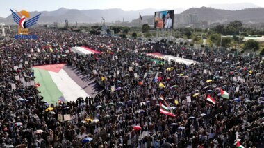 یمنی ها با صف آرایی هفتگی در میادین، دشمن آمریکایی- صهیونیستی را به چالش می کشند