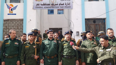 نائب وزير الداخلية يتفقد العمل الأمني بمحافظة تعز