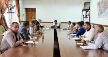 Sana'a oil ministry discusses streamlining procedures, improving services