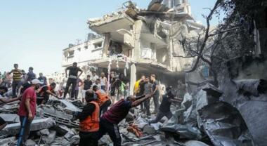 7 Palestinians martyred in Zionist bombing east of Gaza