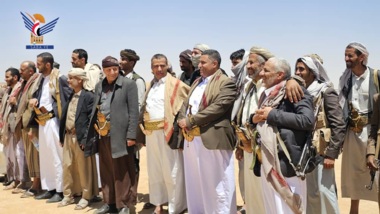 وزير الكهرباء والمياه ونائبه يتفقدان المرابطين بجبهة اليتمة في الجوف