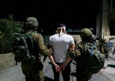 العدو الإسرائيلي يعتقل 21 فلسطينيا بينهم طلبة ثانوية عامة من ديراستيا