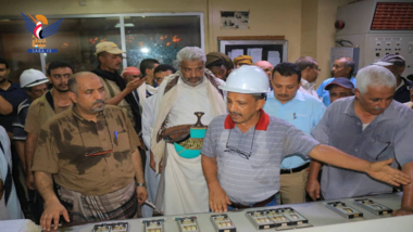   Inspection de l'avancement des travaux à la centrale électrique de Ras Kutnaib à Hodeidah