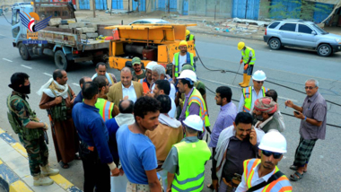 تدشين أعمال مشروع صيانة وتأهيل خط شارع صنعاء- كيلو 16 بالحديدة