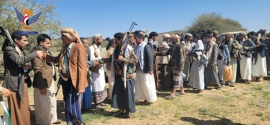 قيادات من ريمة تزور المرابطين في جبهة العبدية بمحافظة مأرب  